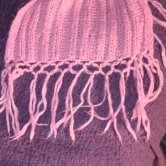 𝐴 𝑘𝑛𝑖𝑡 𝑆𝑐𝑎𝑟𝑣𝑒 - Picture 2 of 4